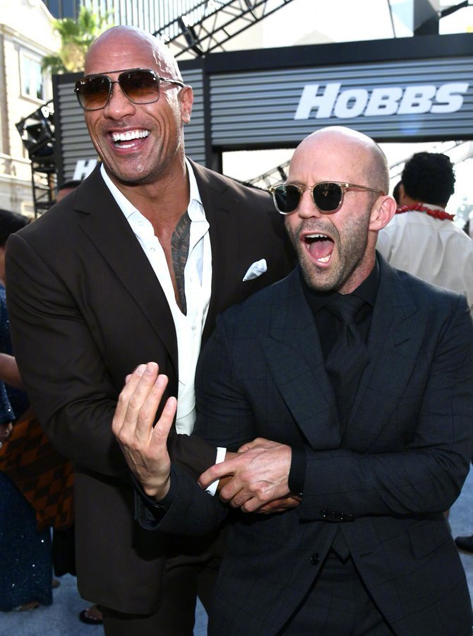 巨石强森,杰森·斯坦森亮相电影首映,两个光头,你喜欢谁? zt