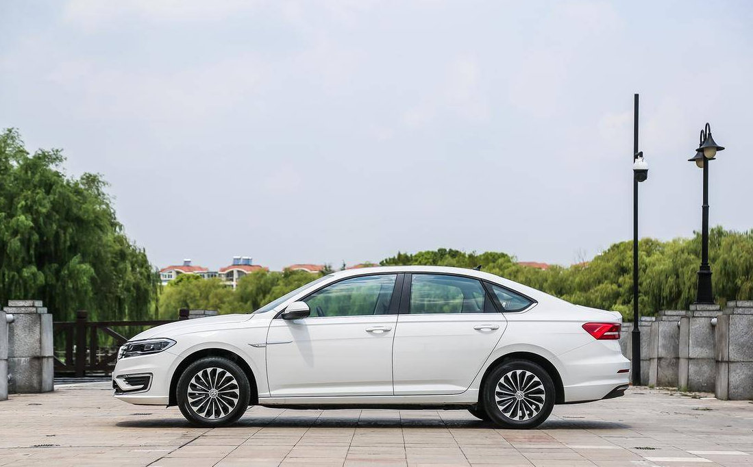 上汽大众朗逸纯电elavida车型正式上市售价1489万元zt