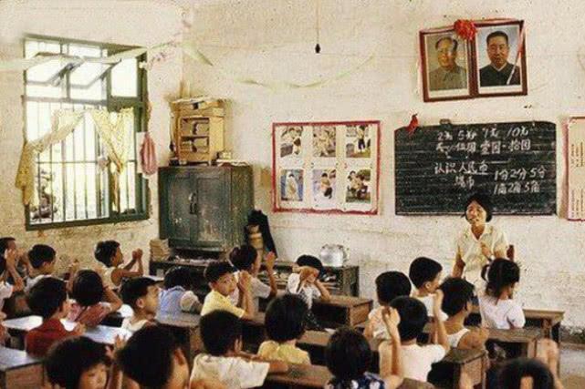 80年代的学堂,教学设备还相当简陋,学生们很积极. zt