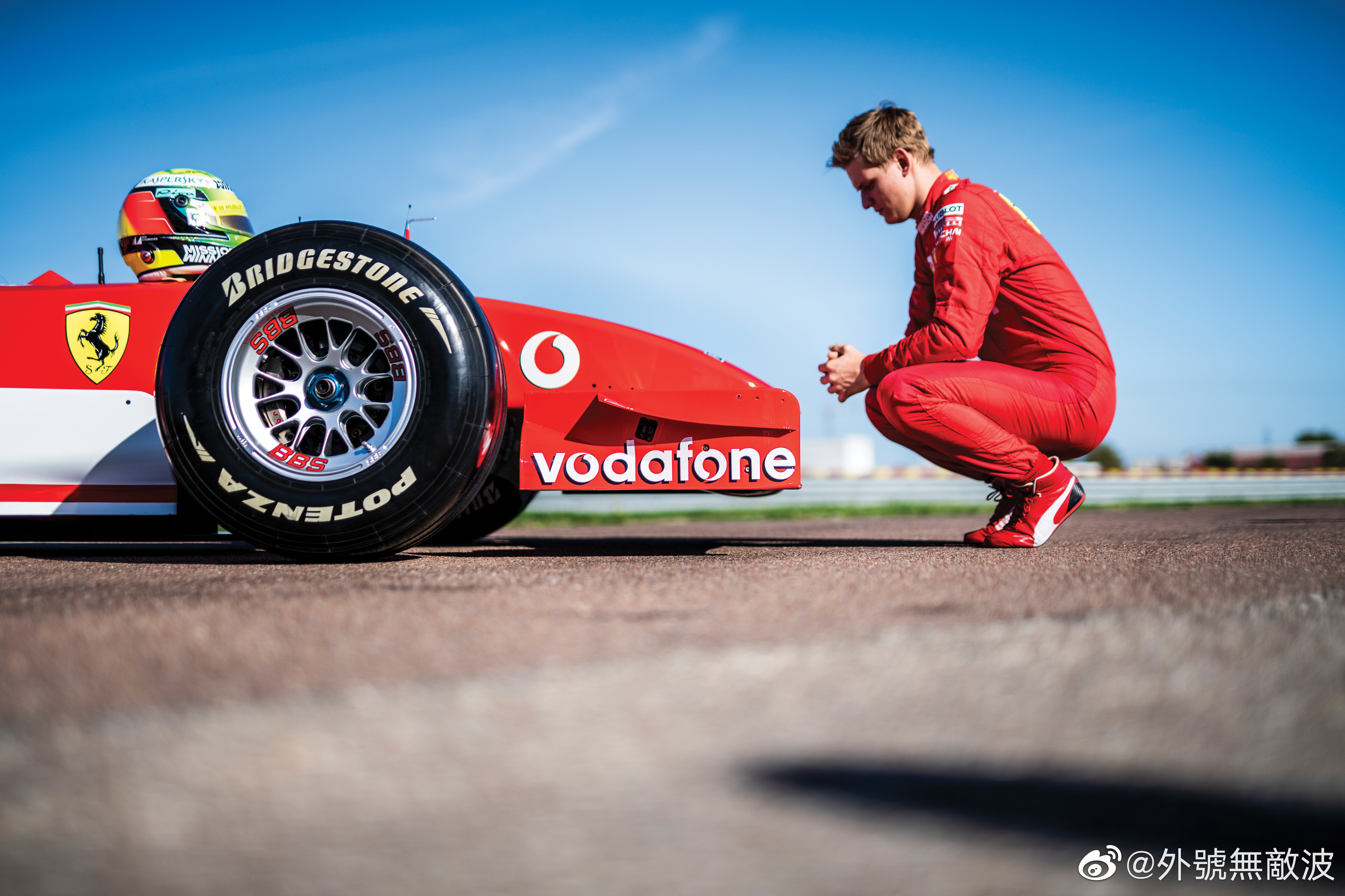 这台底盘编号219的法拉利f2002曾在迈克尔·舒马赫的驾驭下登顶当年