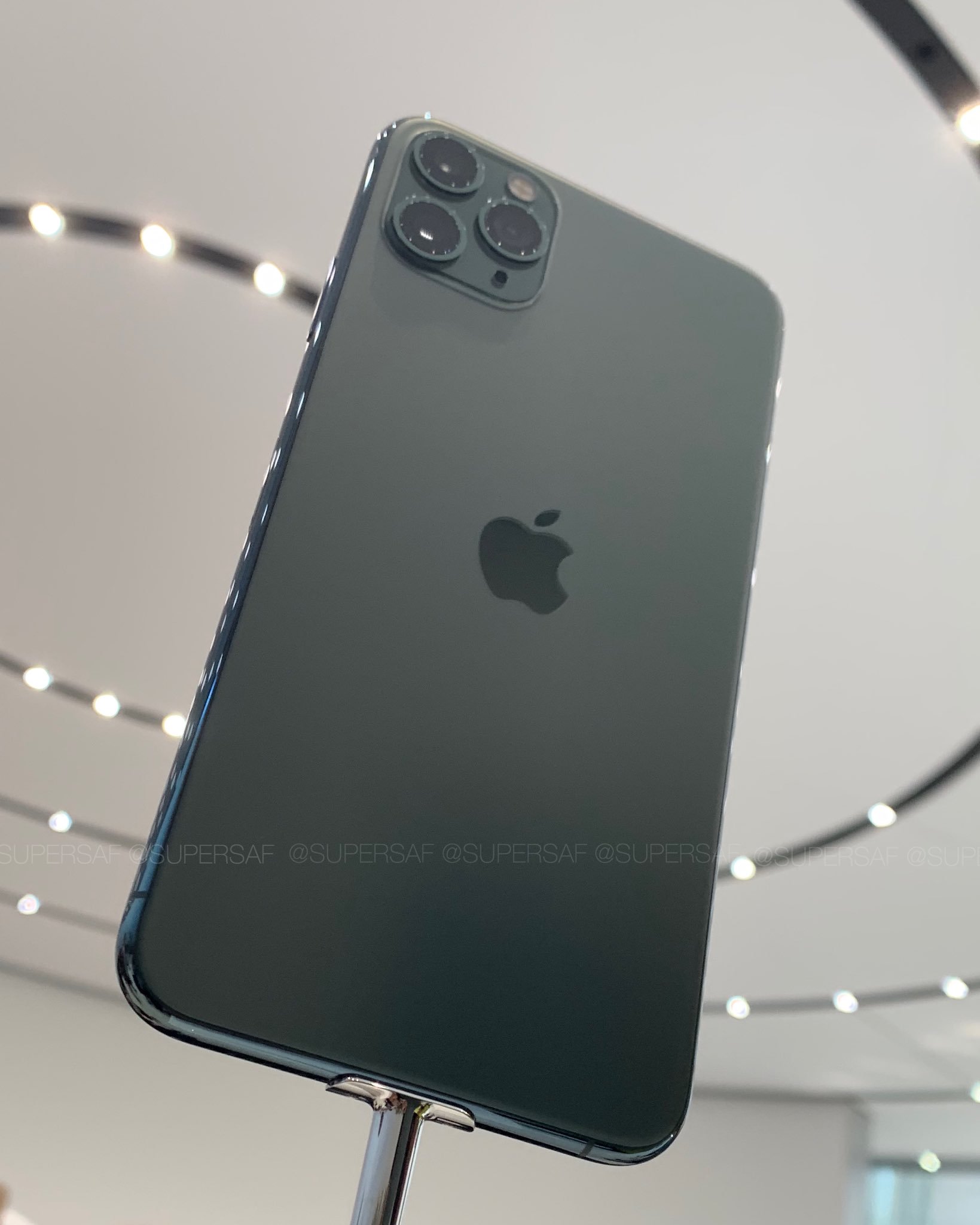 iphone11pro图赏从图片来看银色版似乎最漂亮你喜欢哪个颜色zt