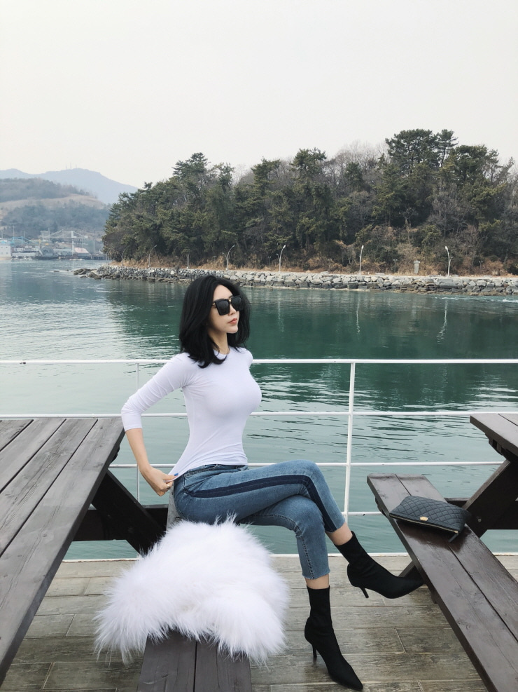 网红美娜的身材,可以赞吗! zt