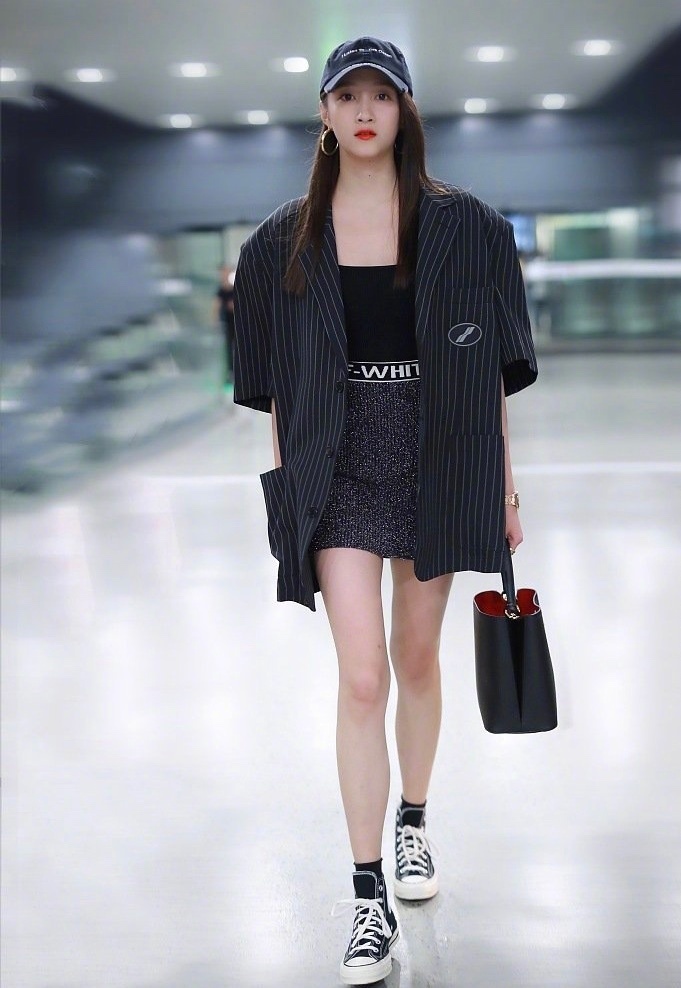 [女神新照]关晓彤最新的机场照片,觉得怎么样? zt