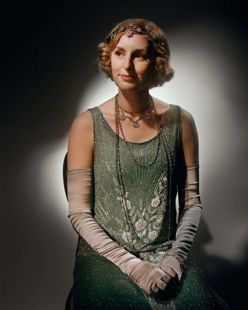 克瑞,休·博内威利,马修·古迪等剧版演员继续出演,伊梅尔达·斯汤顿