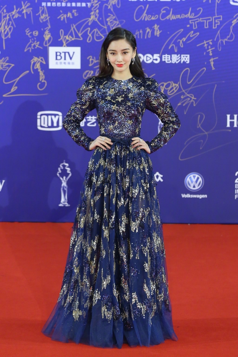 北京国际电影节开幕式红毯礼表演嘉宾angelababy出席zt