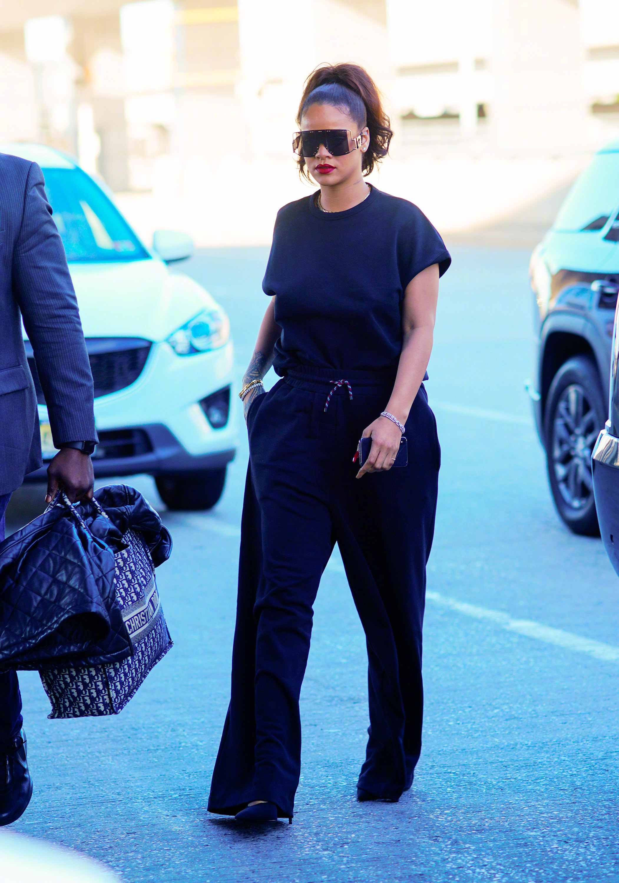 全球最富女歌手来咯蕾哈娜最新街拍美图大赏zt