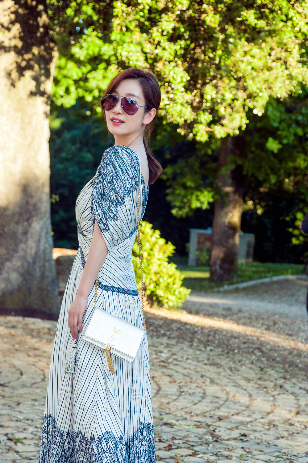 秦海璐超话白衬衫照片你觉得如何zt