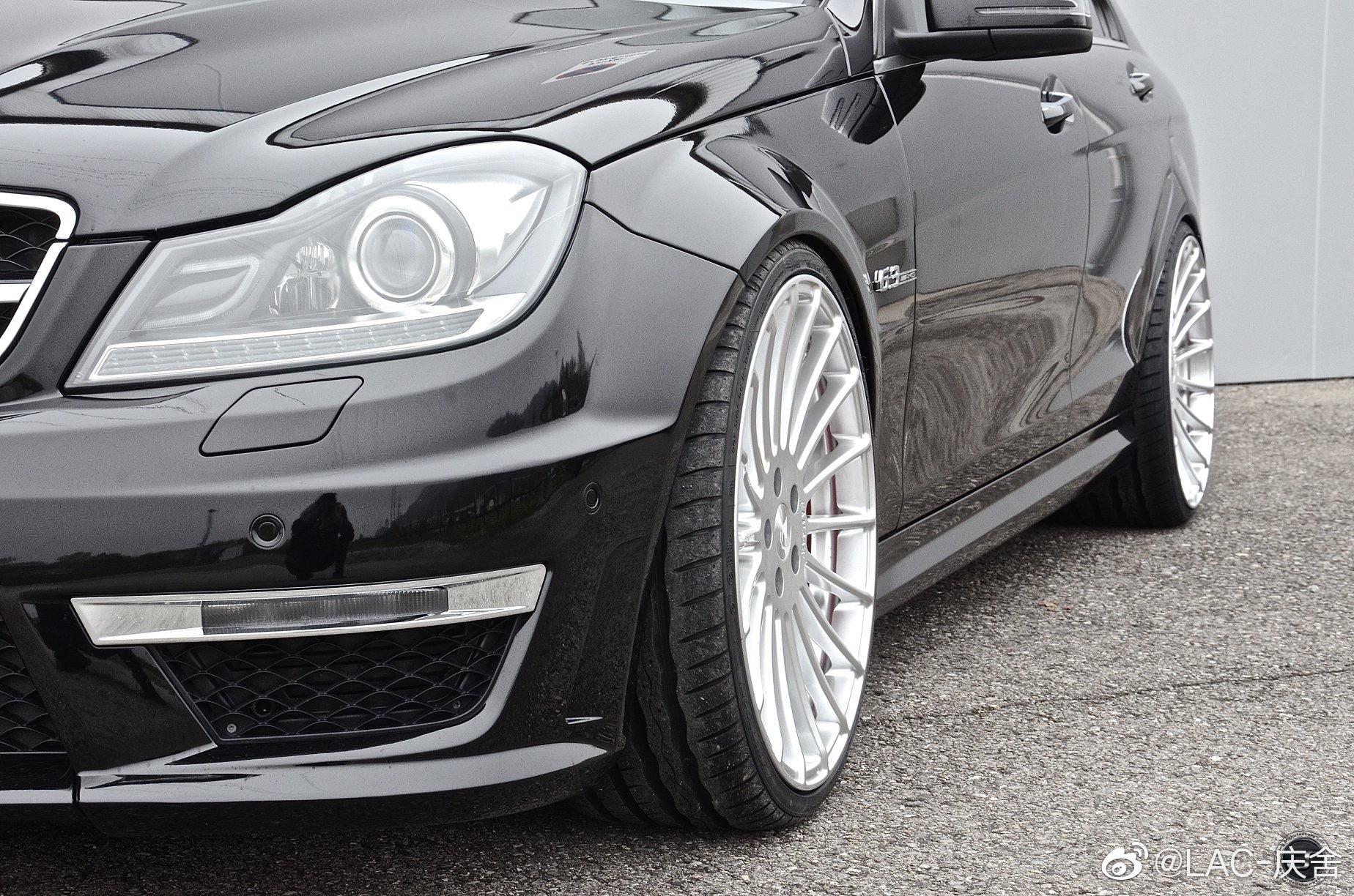 奔驰c63amgcoupe(w204),改装20寸hamanna轮毂.