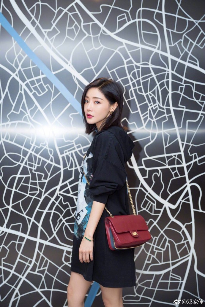 爱情公寓唐悠悠:邓家佳这几张图什么水平? zt