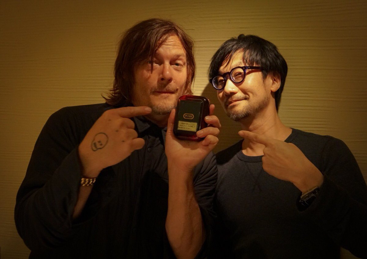 小岛秀夫和弩哥一起吃火锅还拍照合影