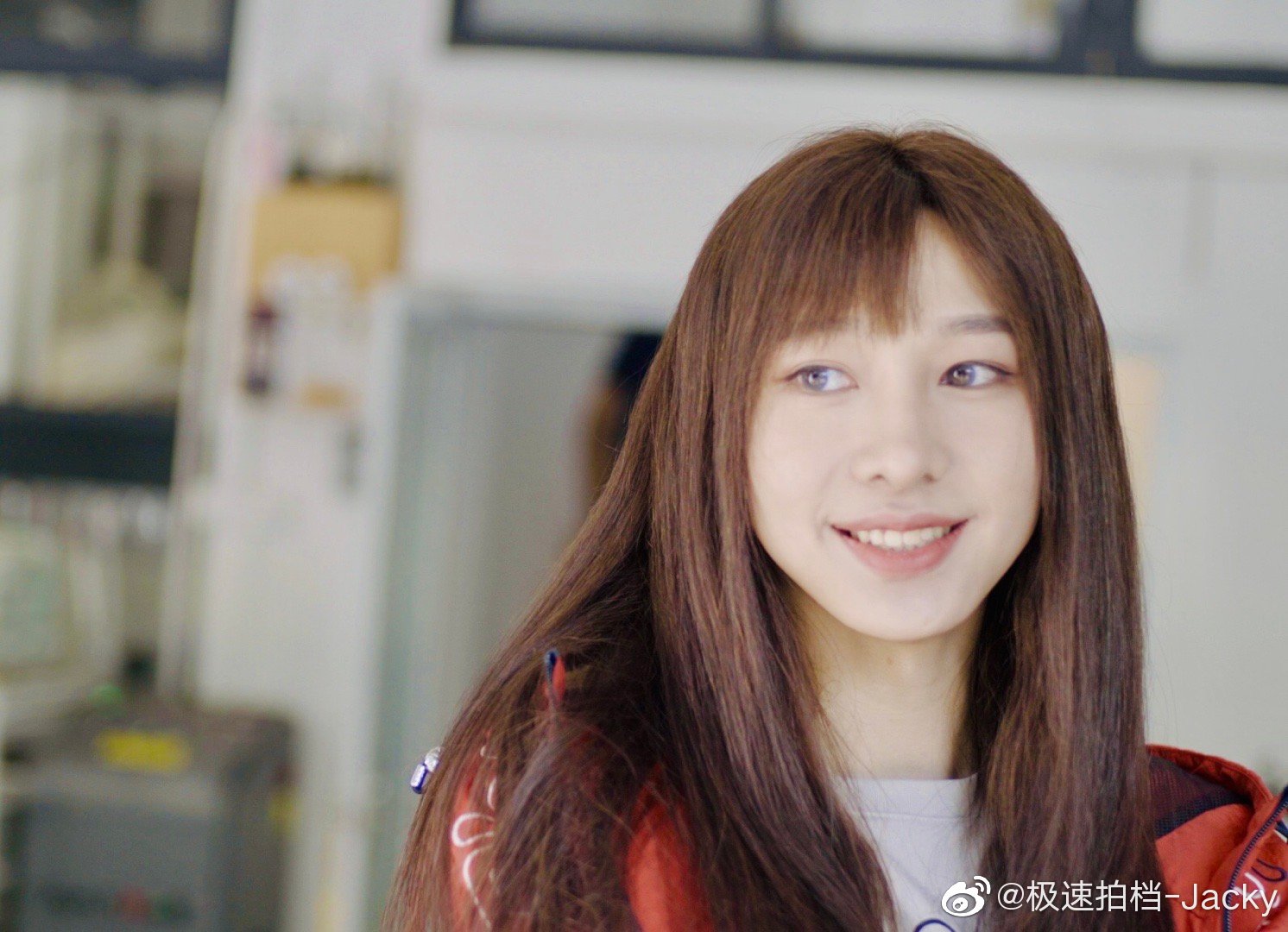 今天极速拍档小乔变身化妆老师你们说好看吗