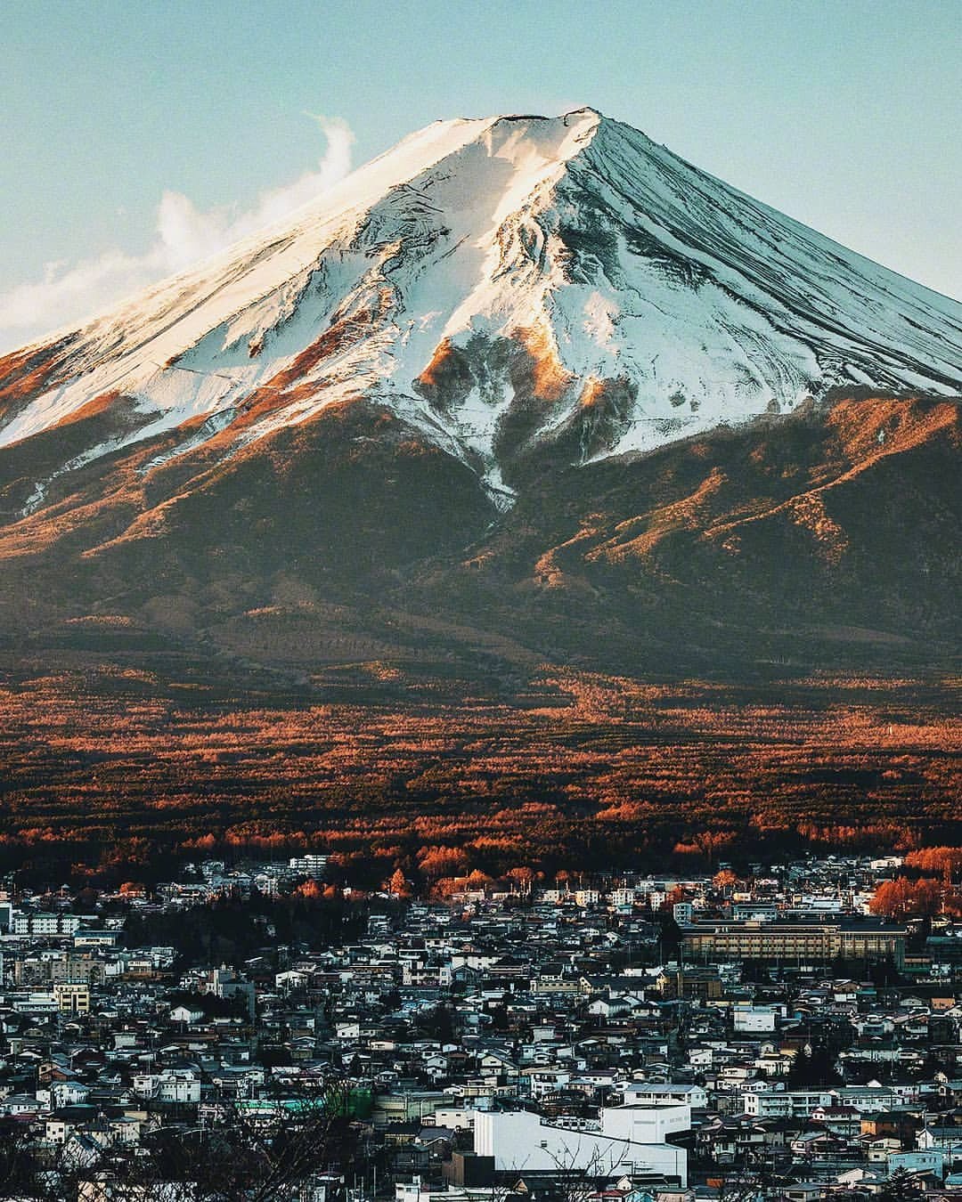 富士山下的风光,你喜欢吗? zt