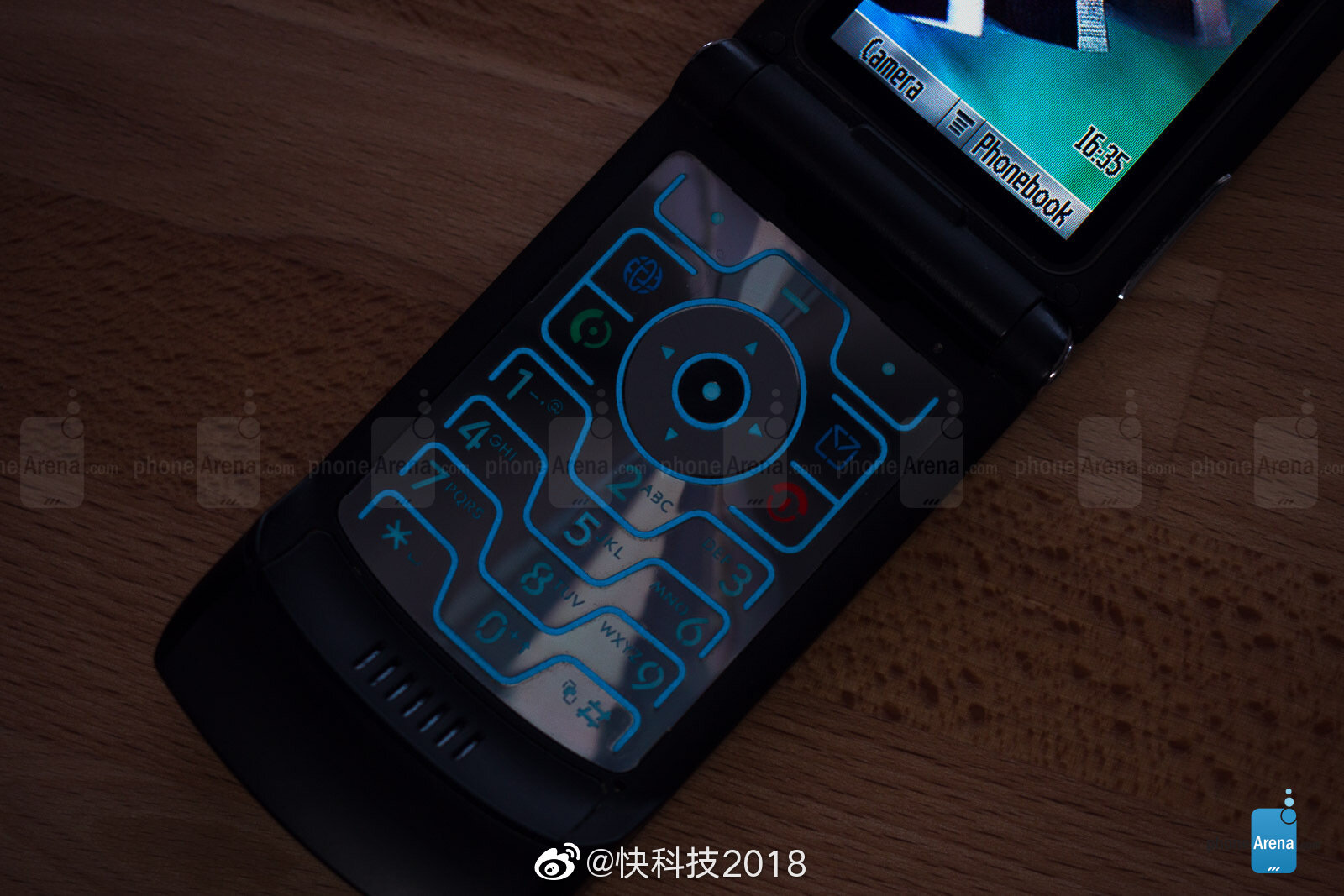外媒评世界上最酷的手机摩托罗拉razrv3zt