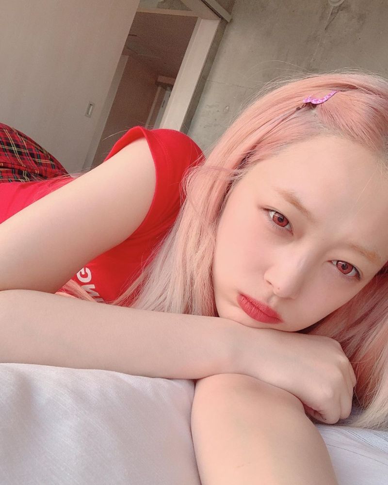 粉色头发的崔雪莉,你喜欢吗? zt