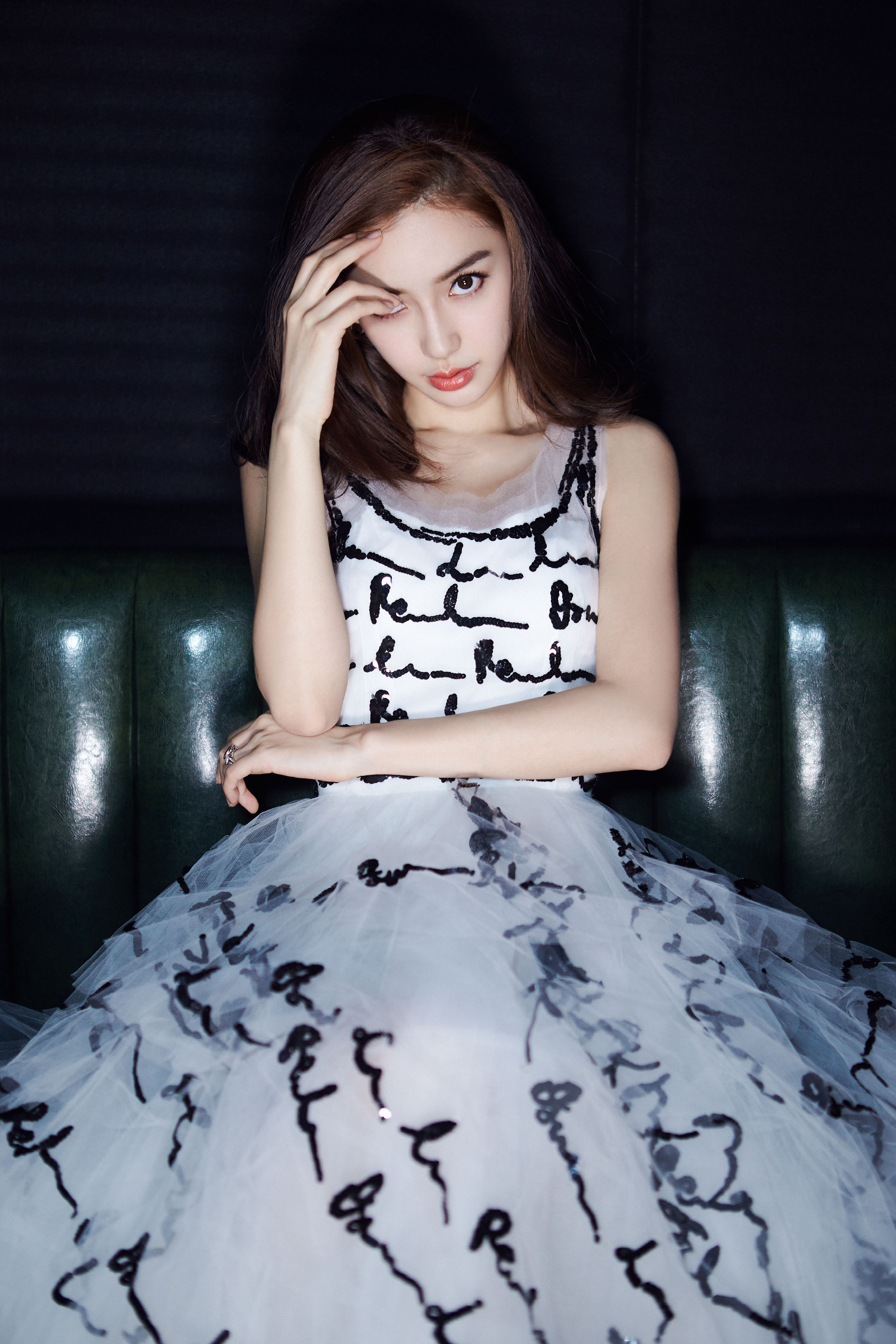 [女神新照]angelababy身穿黑白音符纱裙,你觉得好看吗? zt