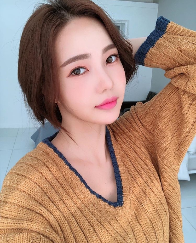 美女的日常自拍,很有女神范! zt