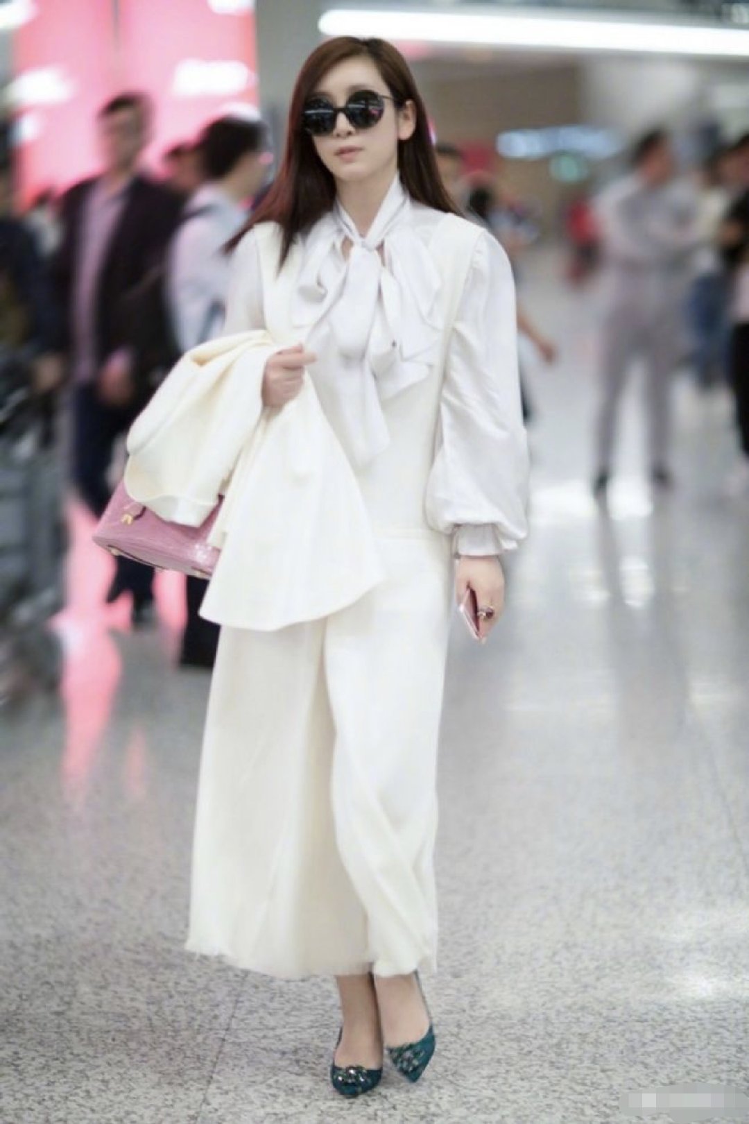 秦海璐超话白衬衫照片你觉得如何zt