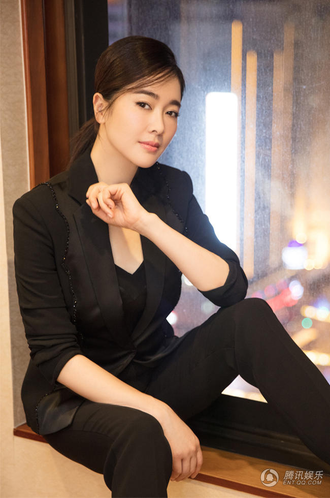 演员左小青中性写真帅气,没男人什么事了 zt