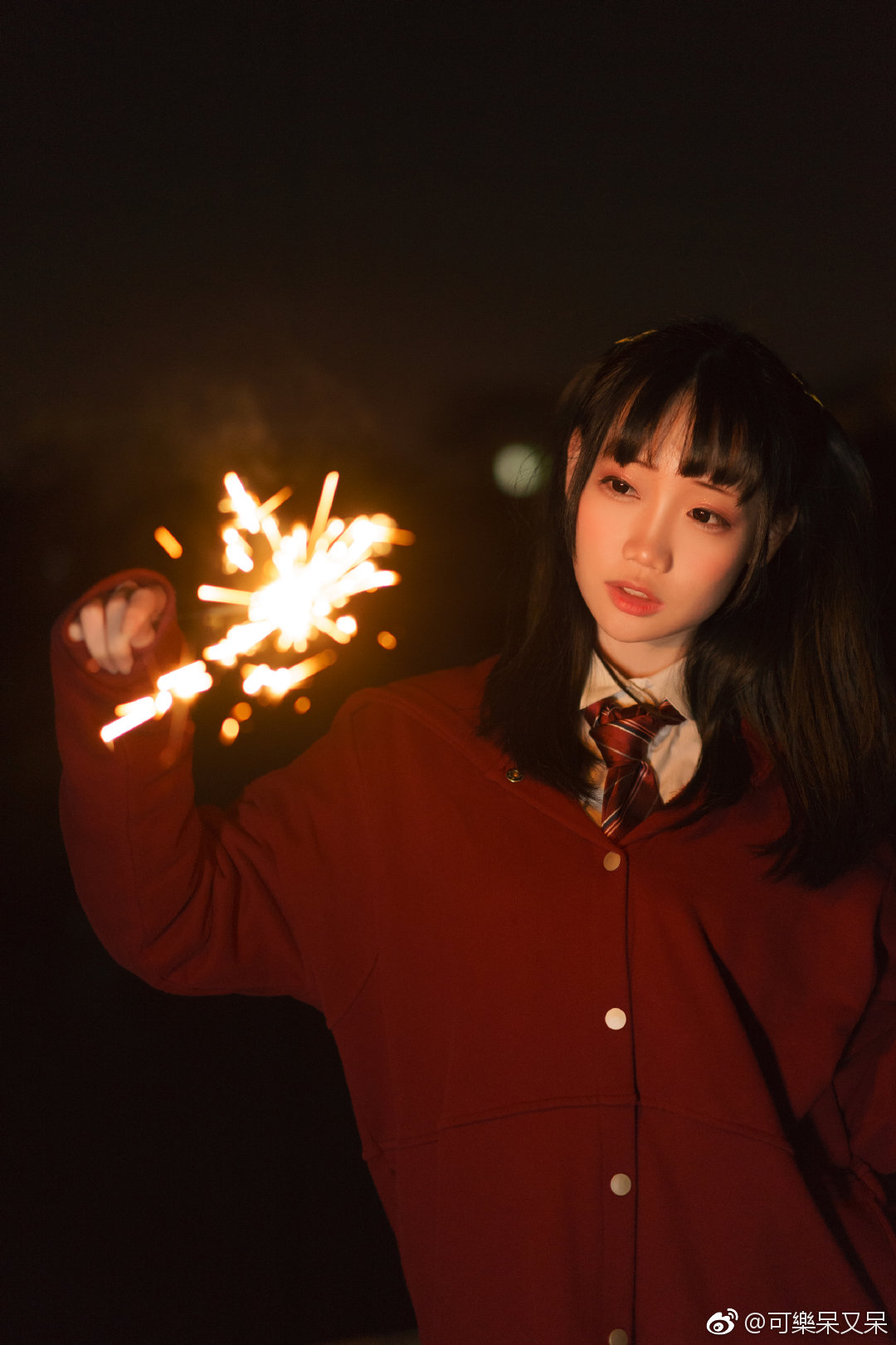 jk女孩放烟花