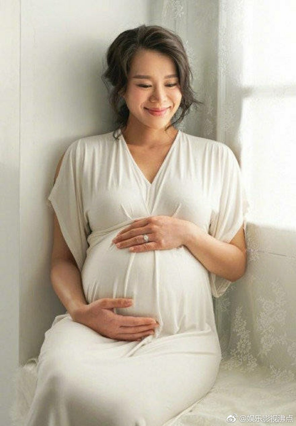 女星怀孕大肚子图片