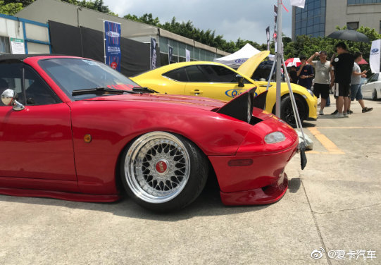 马自达mx-5,迷人的跳灯! zt