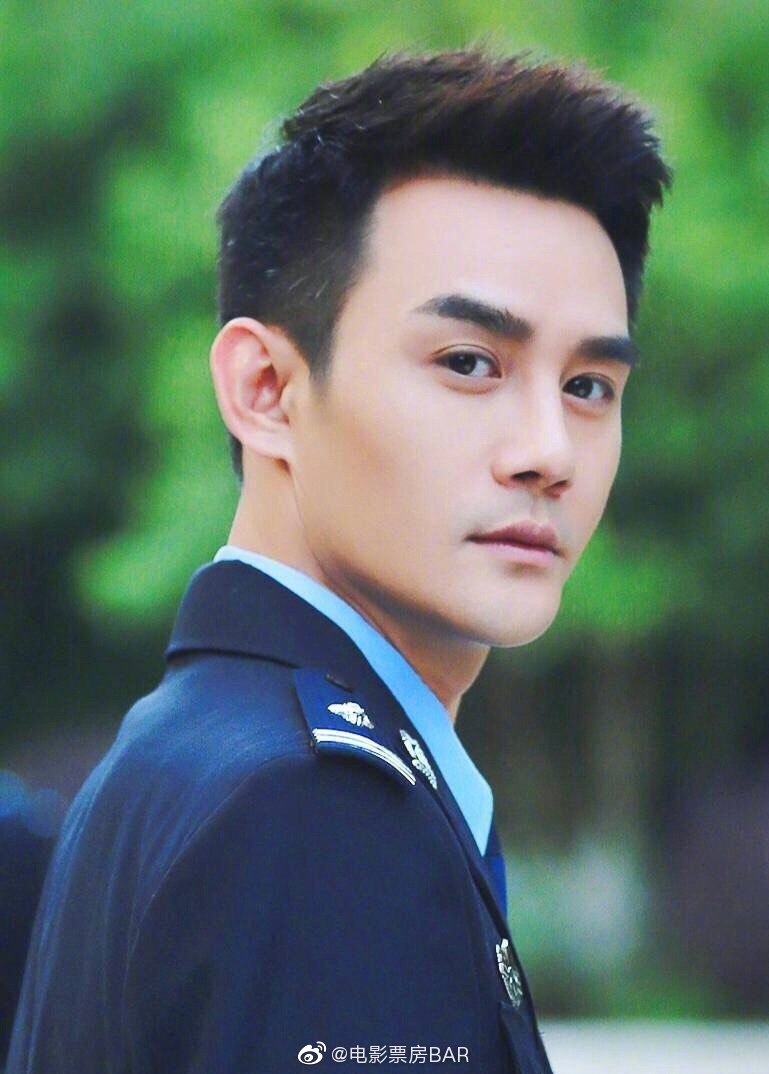 剧中军装造型的王凯你觉得怎么样zt