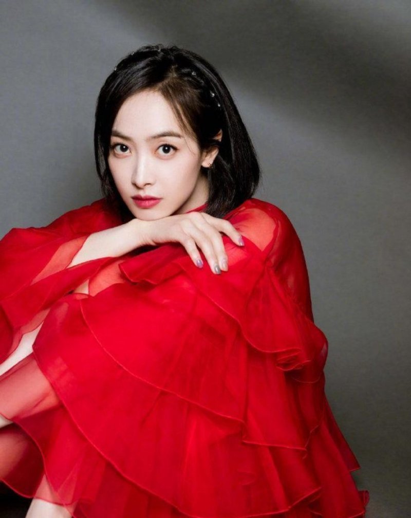 女明星短发编发大赏,杨紫,娜扎,周冬雨等女星,谁最美? zt