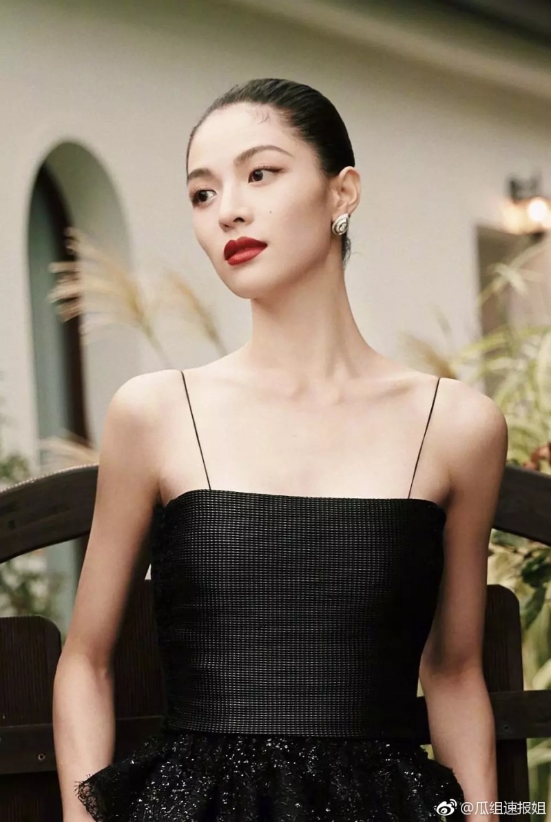 来看看肩颈好看的女明星,你喜欢哪个 zt