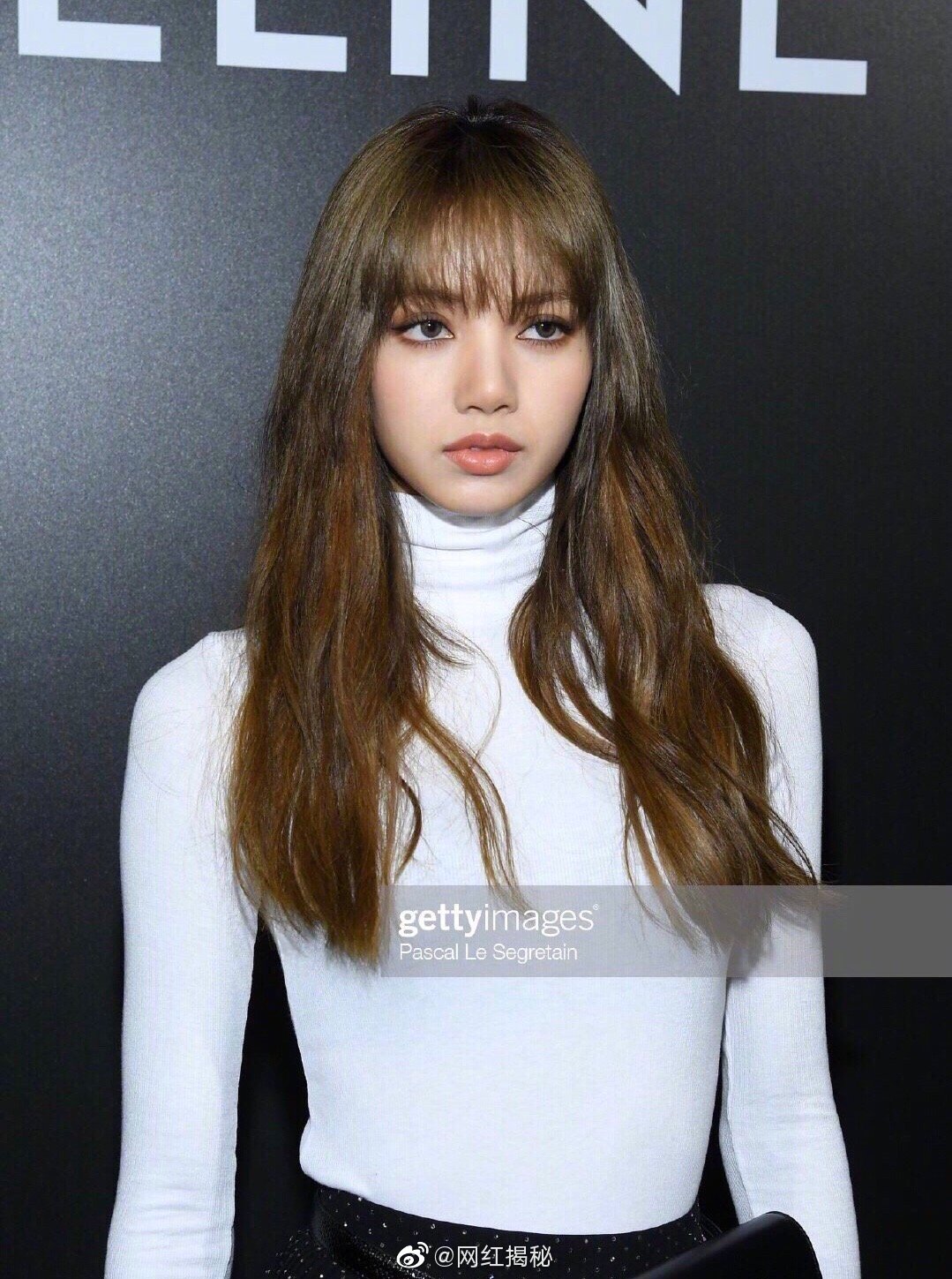 女神新照lisa烟熏妆现身巴黎时装周你觉得怎么样zt