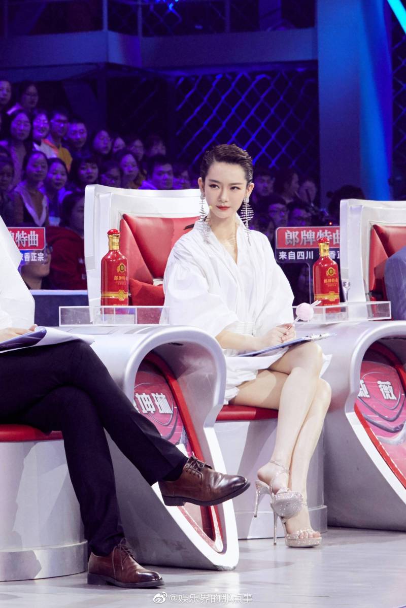 戚薇戚薇最强大脑录制,这个气质和气场真的是没谁了 zt