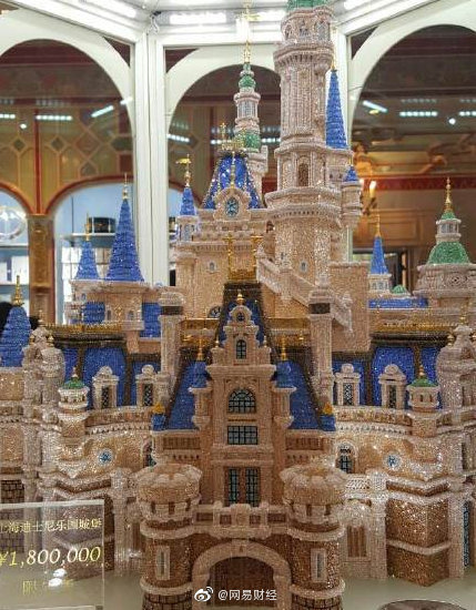 迪士尼180万水晶城堡被买走有钱就是任性zt