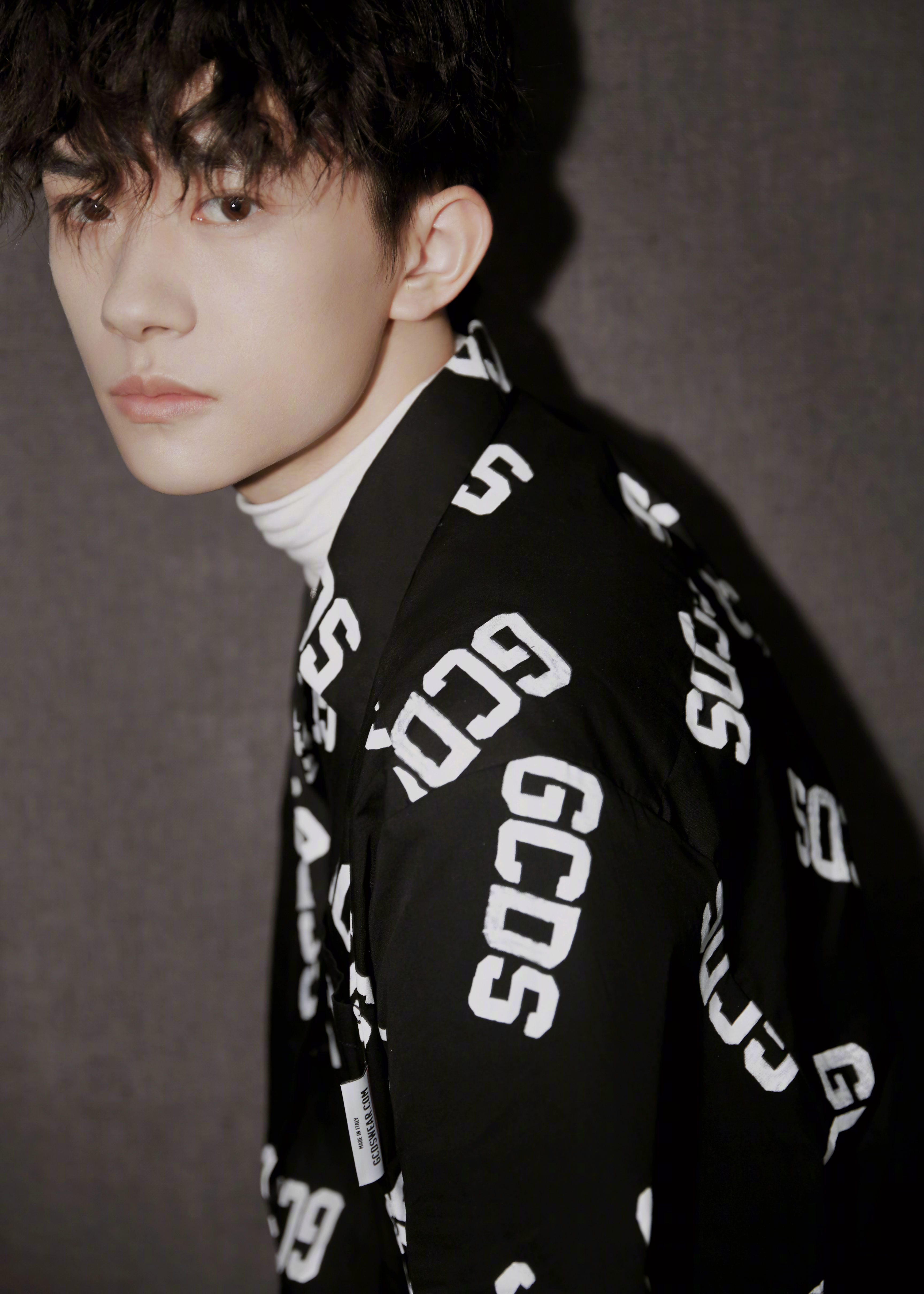 易烊千玺这组衬衫写真什么水平zt