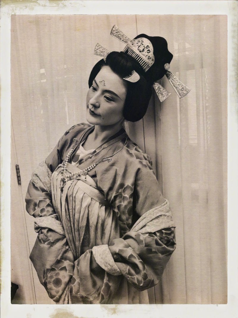 [女神新照]唐妆小姐姐热依扎的酒晕妆,大家喜欢吗? zt