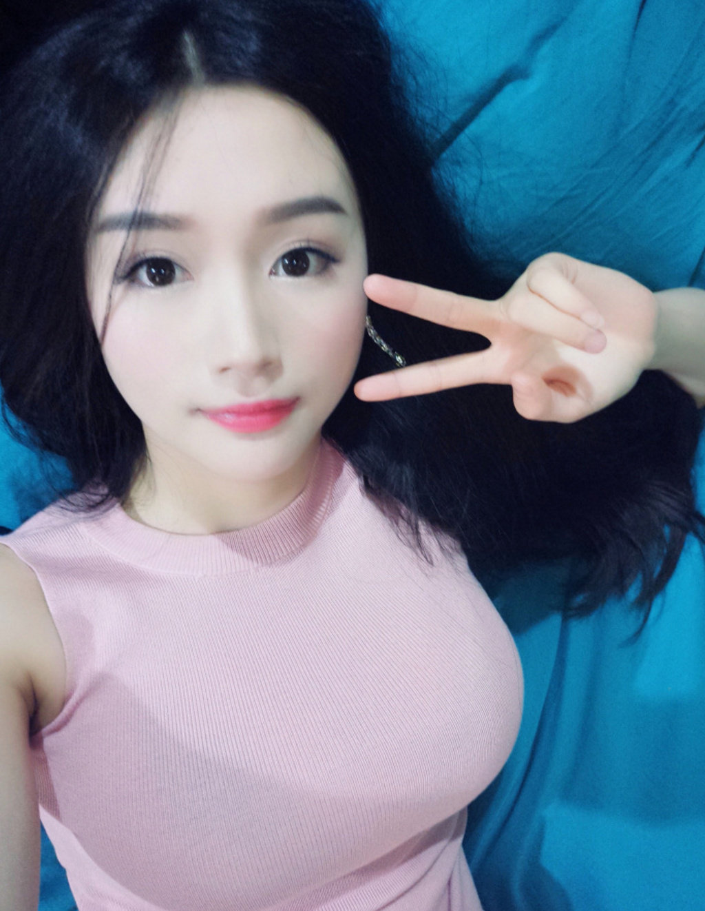 身材傲人的高颜值女生,你是身材控还是颜值控?