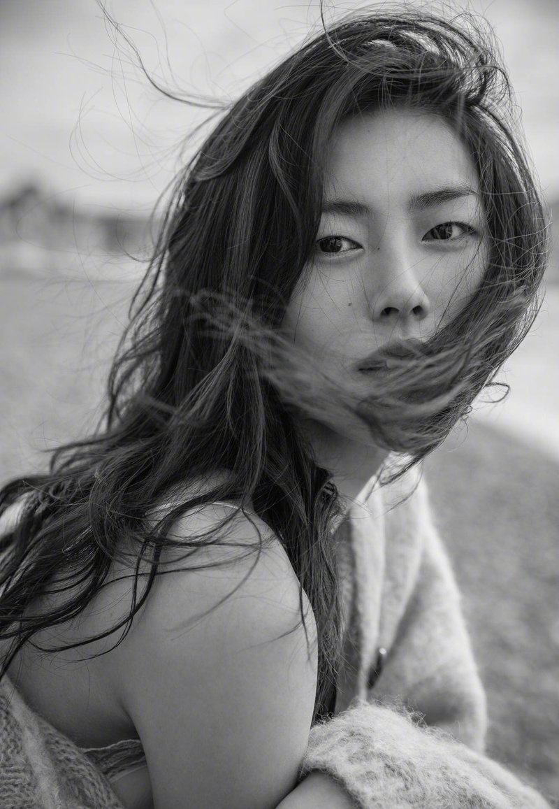 刘雯这个黑白艺术照什么水平? zt