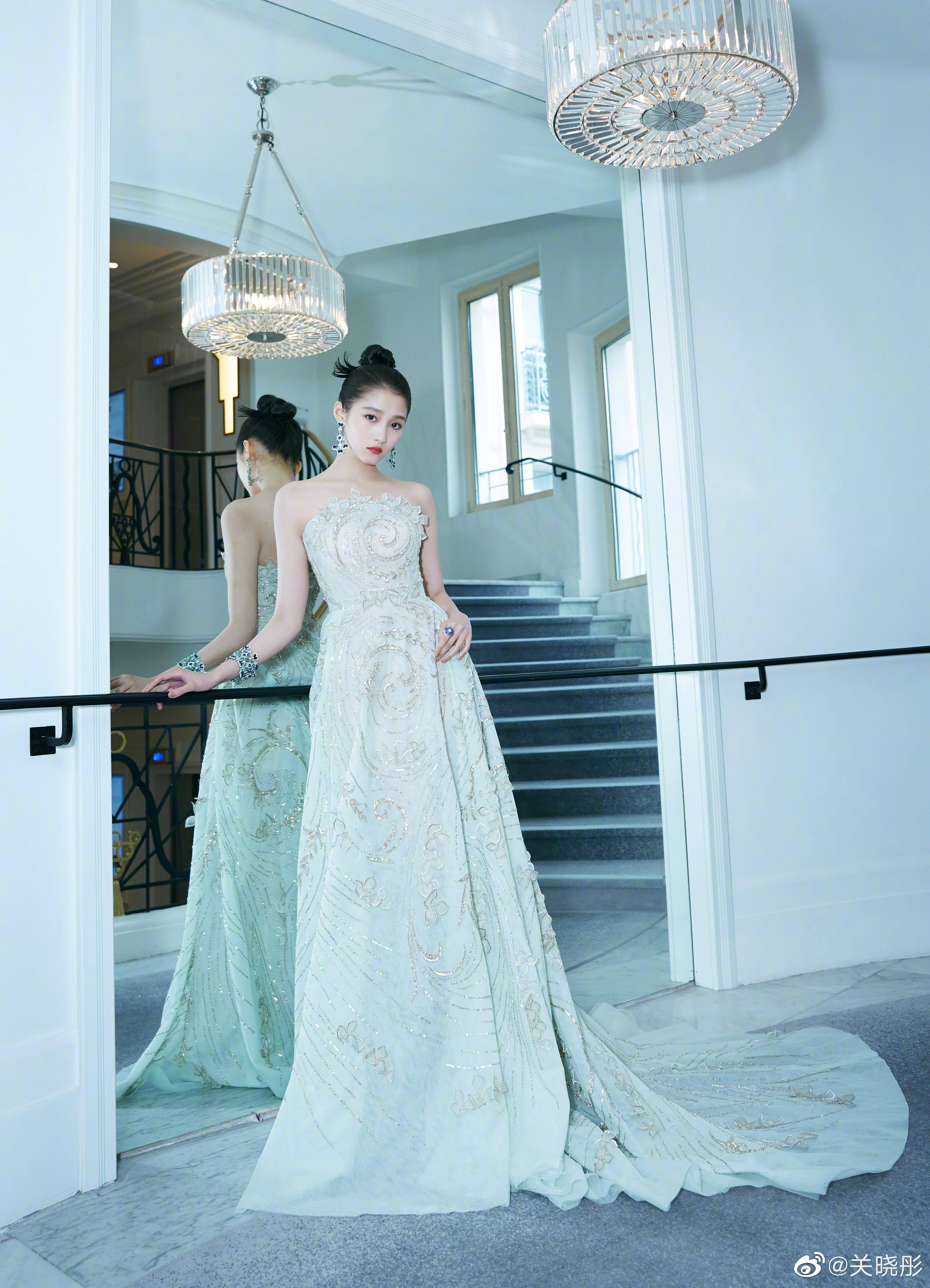 关晓彤身穿薄荷绿礼服,你给几分 zt