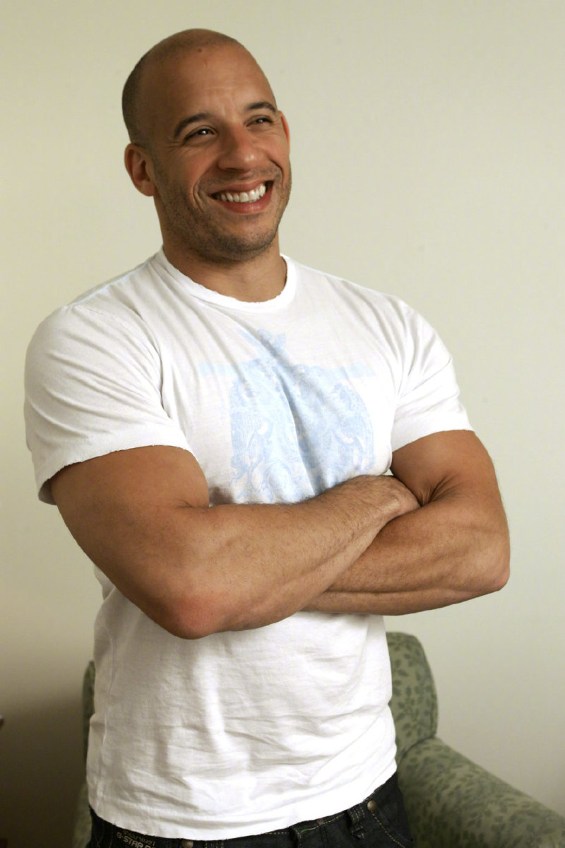 范·迪塞尔今天52岁生日,你最喜欢他哪部戏? zt