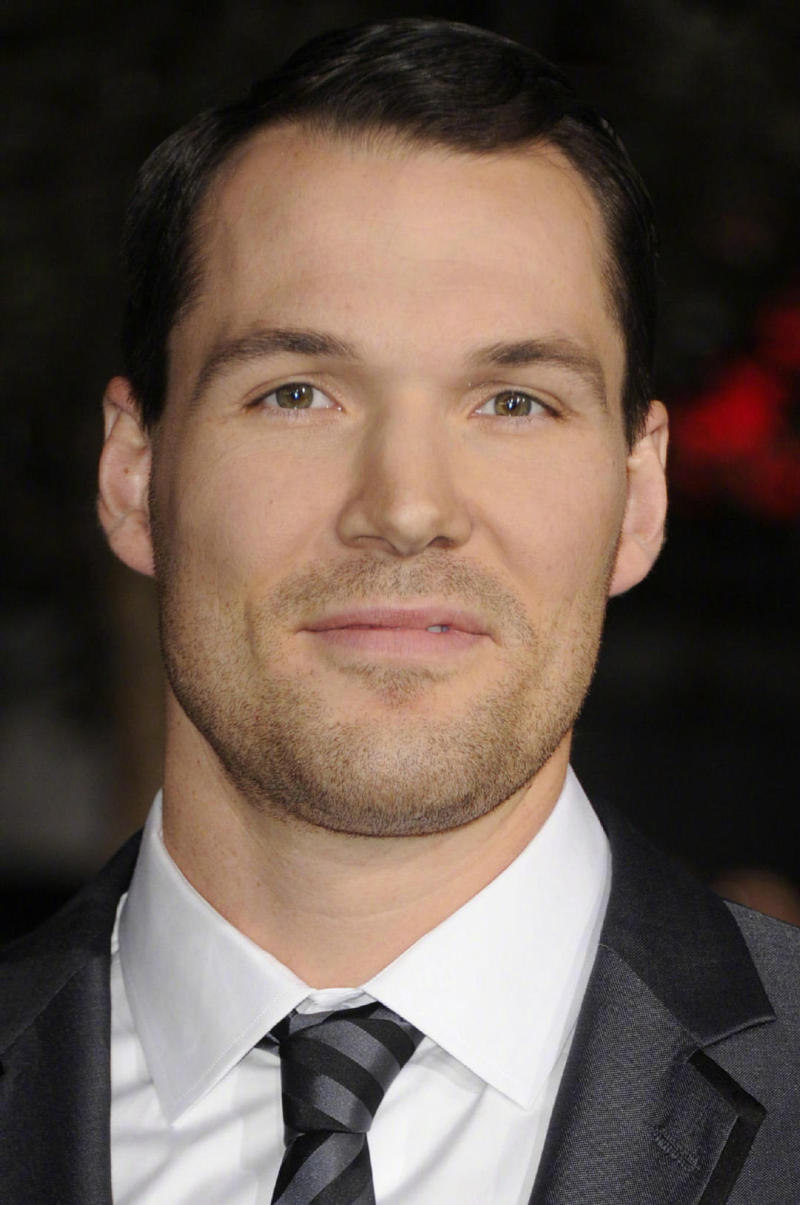 先前公布的演员阵容包括汤姆·奥斯汀(《波吉亚家族》),sydneylemmon