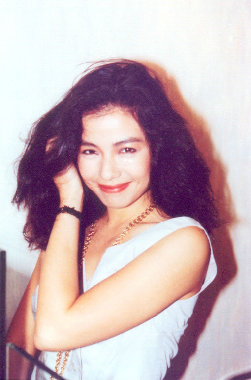 复古波浪卷第一个想起的就是钟楚红红姑的复古卷发真的太美了zt