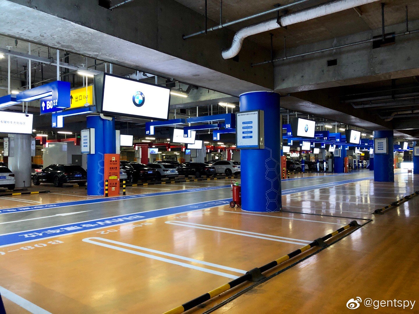 首都机场t3的bmw专属停车场什么水平zt