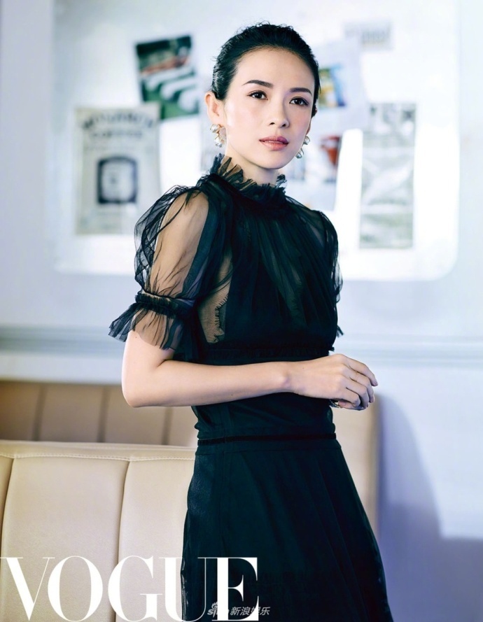辣妈章子怡登杂志封面,锁骨杀大家觉得如何? zt
