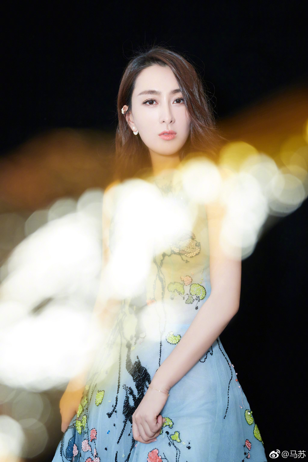 马苏一组美照一身水蓝色的中国风长裙大家觉得如何zt