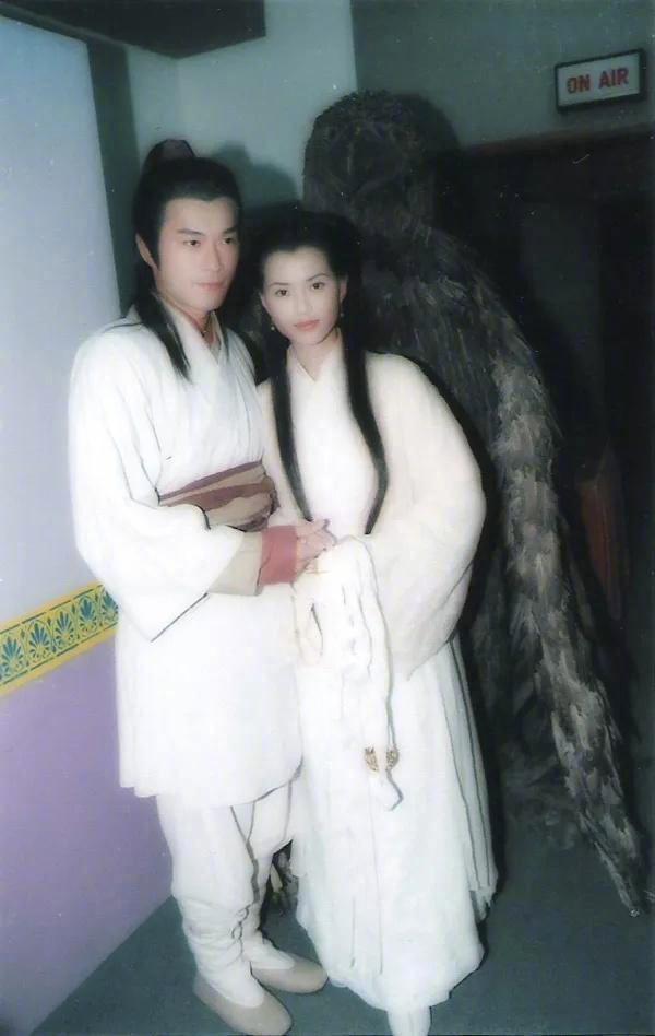 古天乐和李若彤在95版神雕侠侣拍摄期间和庆功宴上的合照,神仙侠侣啊