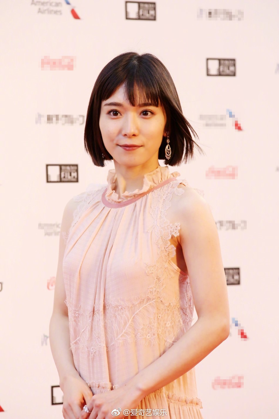 第31届东京电影节今日开幕松冈茉优亮相红毯 zt