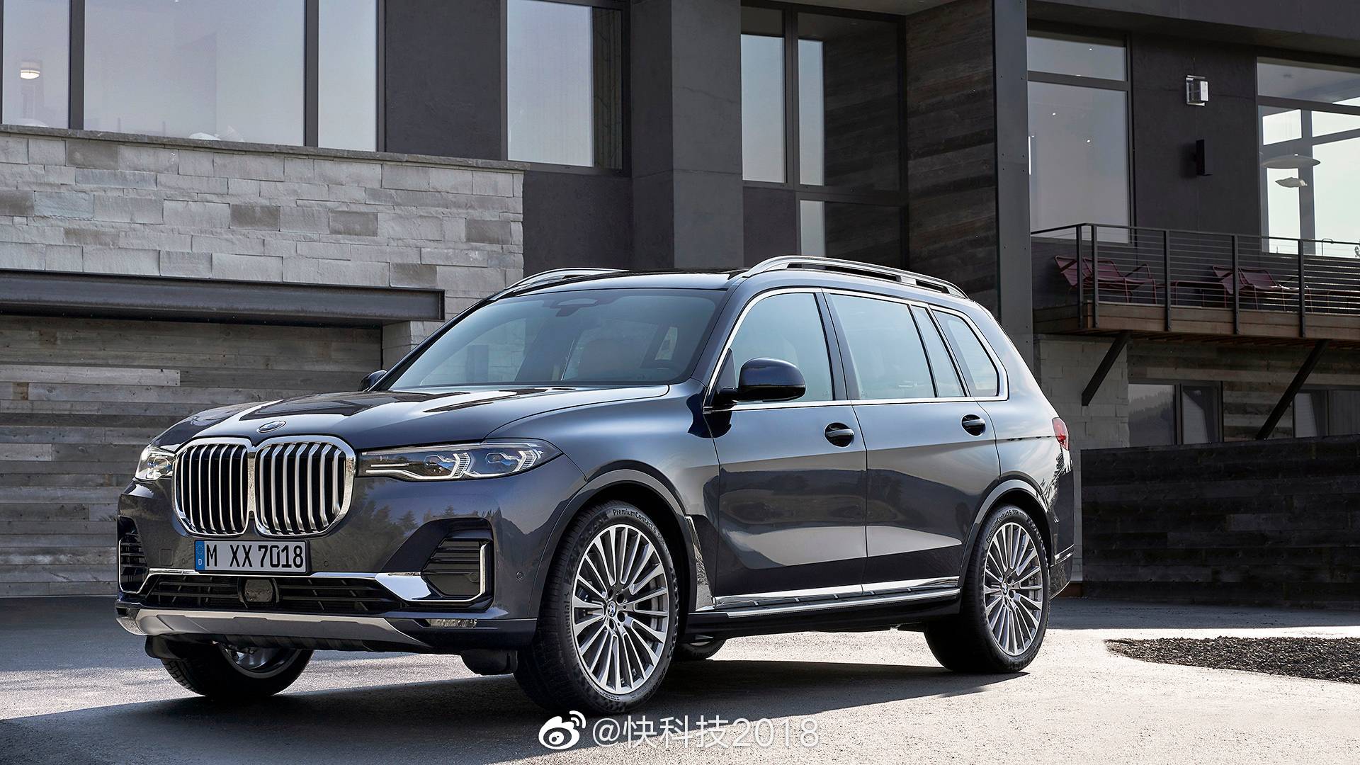 宝马x8m的渲染图,新车有望成为史上最大的轿跑suv zt
