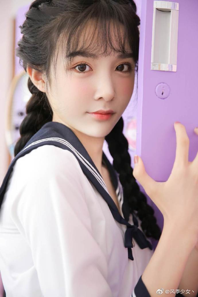 学生制服的可爱小姐姐,你上学的时候是不是也暗恋这类型的? zt