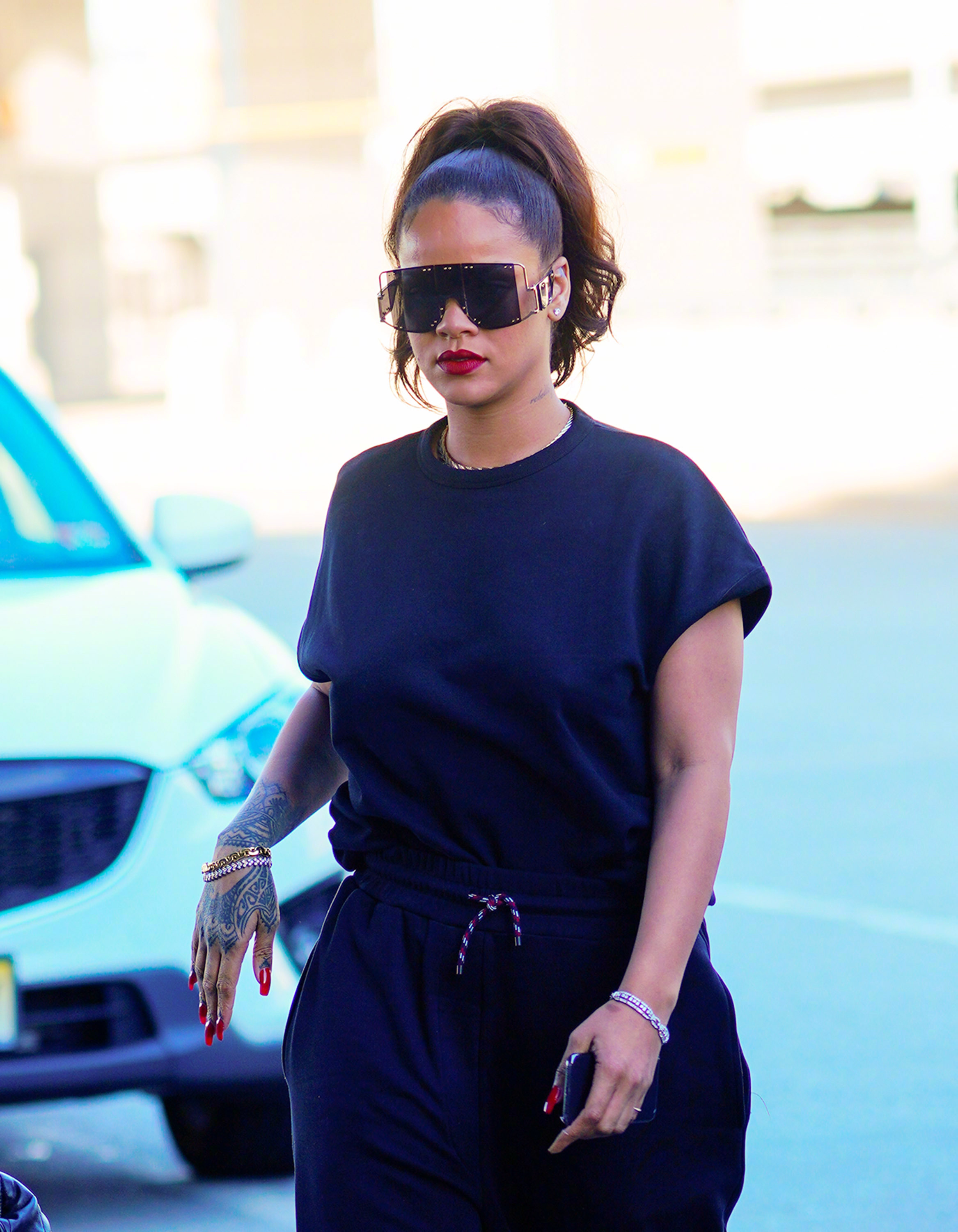 全球最富女歌手来咯蕾哈娜最新街拍美图大赏zt