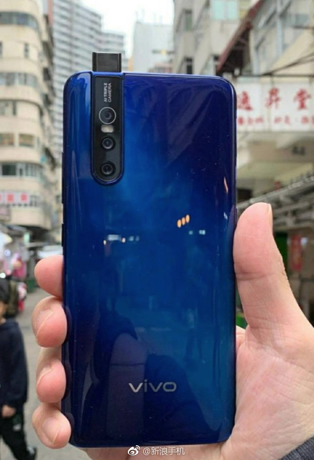 瀏覽 0 新浪手機:【vivo v15p前置3200萬彈出式攝像頭】這款手機會