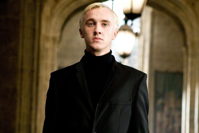 今晨,tomfelton曝光了和自己在哈利波特系列裡扮演的馬爾福合影!