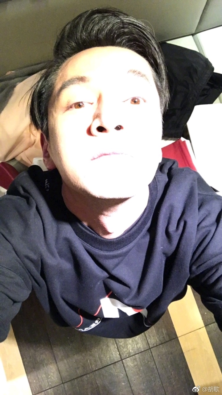 那些年老胡在微博的自拍,惨不忍睹 zt
